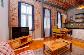 High Ceiliing and Stylish Flat